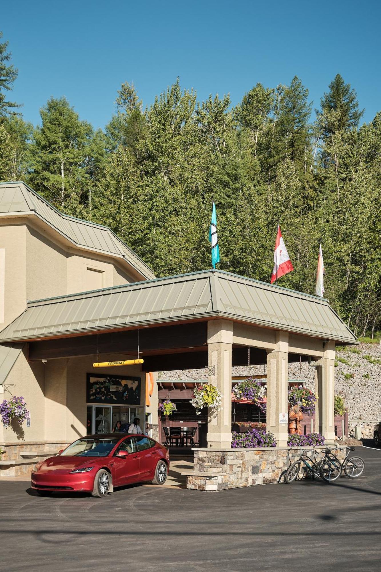 Fernie Fox Hotel Exterior photo